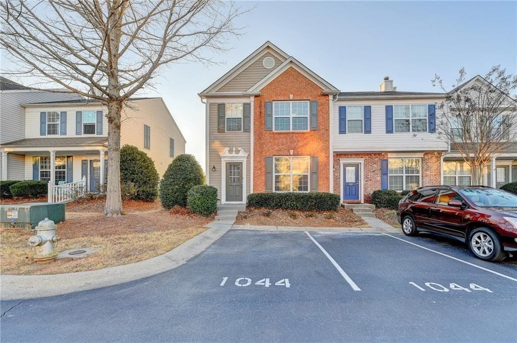 3 bedroom, 3 bathroom, 1,386 sq ft townhouse for rent at 1044 Prestwyck Court, Alpharetta, GA 30004 for $2,325 a month — photo 2