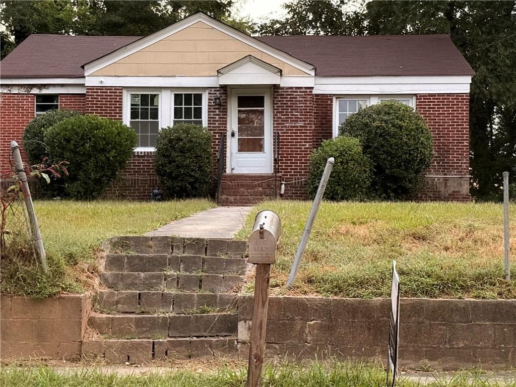 2 bedroom, 1 bathroom, 1,263 sq ft single family residence for sale at 212 Grady Avenue, Rome, GA 30161