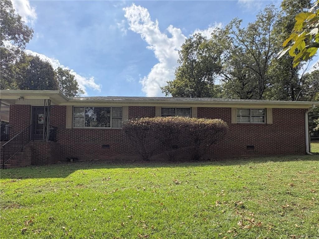 3 bedroom, 2 bathroom, 1,458 sq ft single family residence for sale at 40 Summit Drive, Lindale, GA 30147