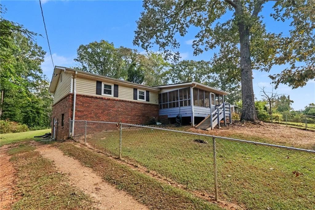 3 bedroom, 2 bathroom, 1,032 sq ft single family residence for sale at 8942 Meadow Drive, Lithia Springs, GA 30122 — photo 5