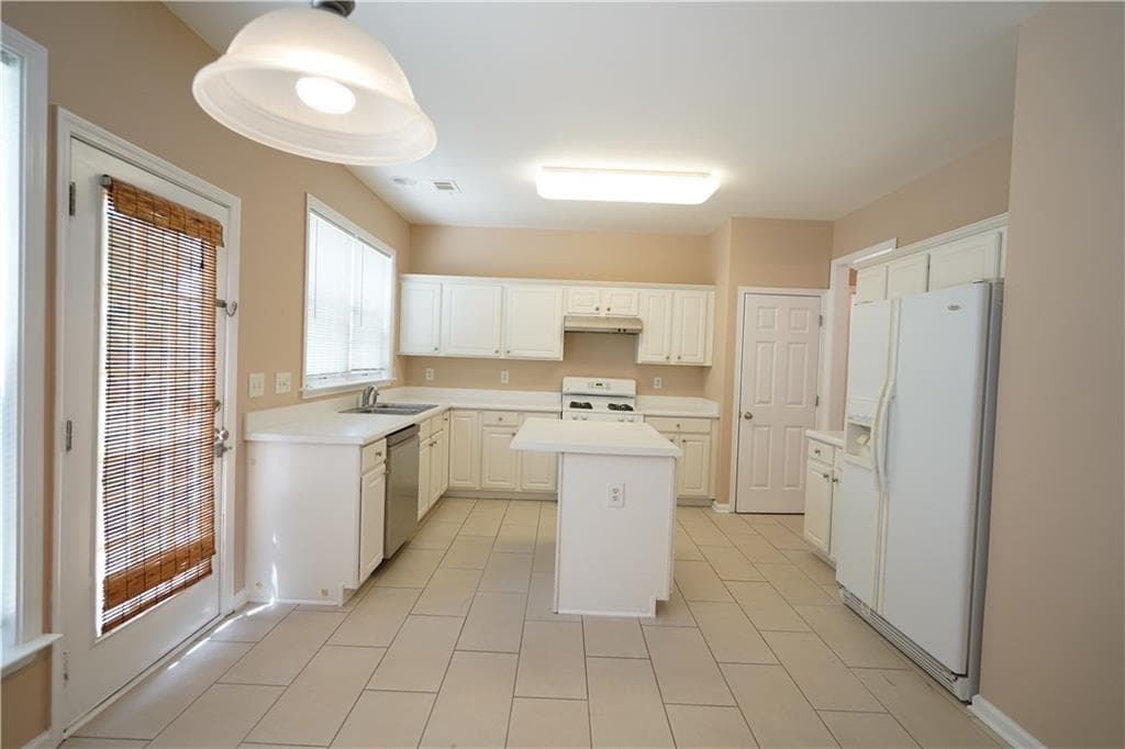4 bedroom, 3 bathroom, 2,344 sq ft single family residence for rent at 1962 fosco Drive, Duluth, GA 30097 for $2,500 a month — photo 7