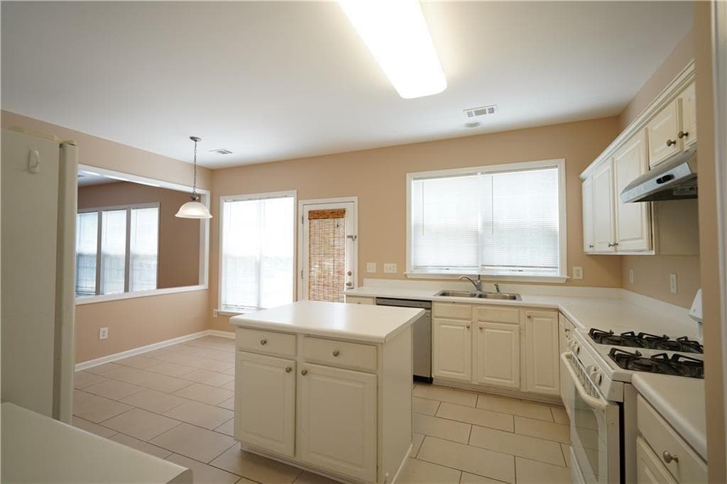 4 bedroom, 3 bathroom, 2,344 sq ft single family residence for rent at 1962 fosco Drive, Duluth, GA 30097 for $2,500 a month — photo 10