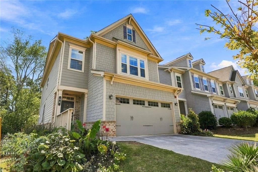 3 bedroom, 3 bathroom, 2,042 sq ft single family residence for sale at 58 W Dixie Avenue, Marietta, GA 30008 — photo 2