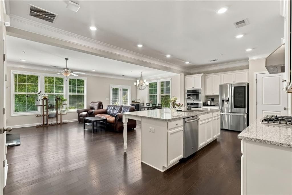 3 bedroom, 3 bathroom, 2,042 sq ft single family residence for sale at 58 W Dixie Avenue, Marietta, GA 30008 — photo 4