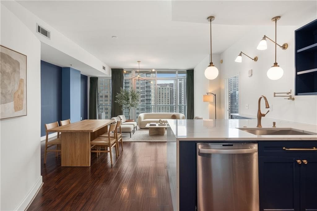 2 bedroom, 2 bathroom, 1,196 sq ft condominium for sale at 44 Peachtree Place 1534, Atlanta, GA 30309