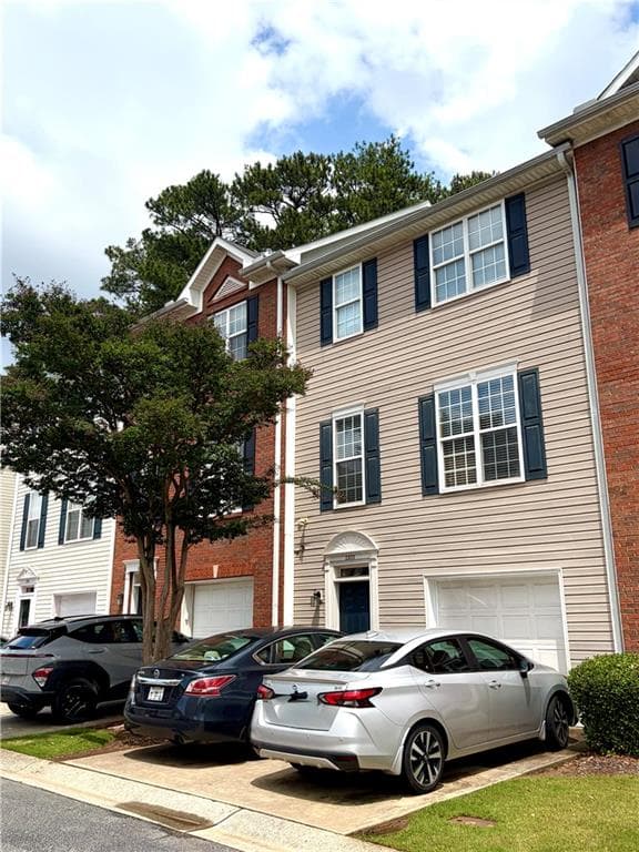 4 bedroom, 4 bathroom, 1,872 sq ft townhouse for sale at 2333 Beaver Falls Drive, Norcross, GA 30071 — photo 2