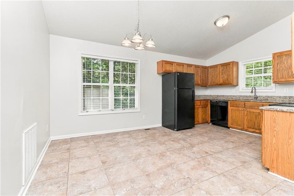 3 bedroom, 2 bathroom, 1,626 sq ft single family residence for sale at 315 Thorn Thicket Way, Rockmart, GA 30153 — photo 8