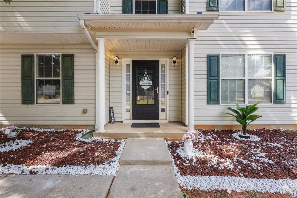 4 bedroom, 3 bathroom, 3,209 sq ft single family residence for sale at 795 Compton Lane, Mcdonough, GA 30253 — photo 2