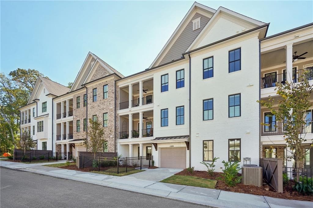 1 bedroom, 2 bathroom, 1,408 sq ft condominium for sale at 5038 Shirley Oaks Drive 281, Peachtree Corners, GA 30092