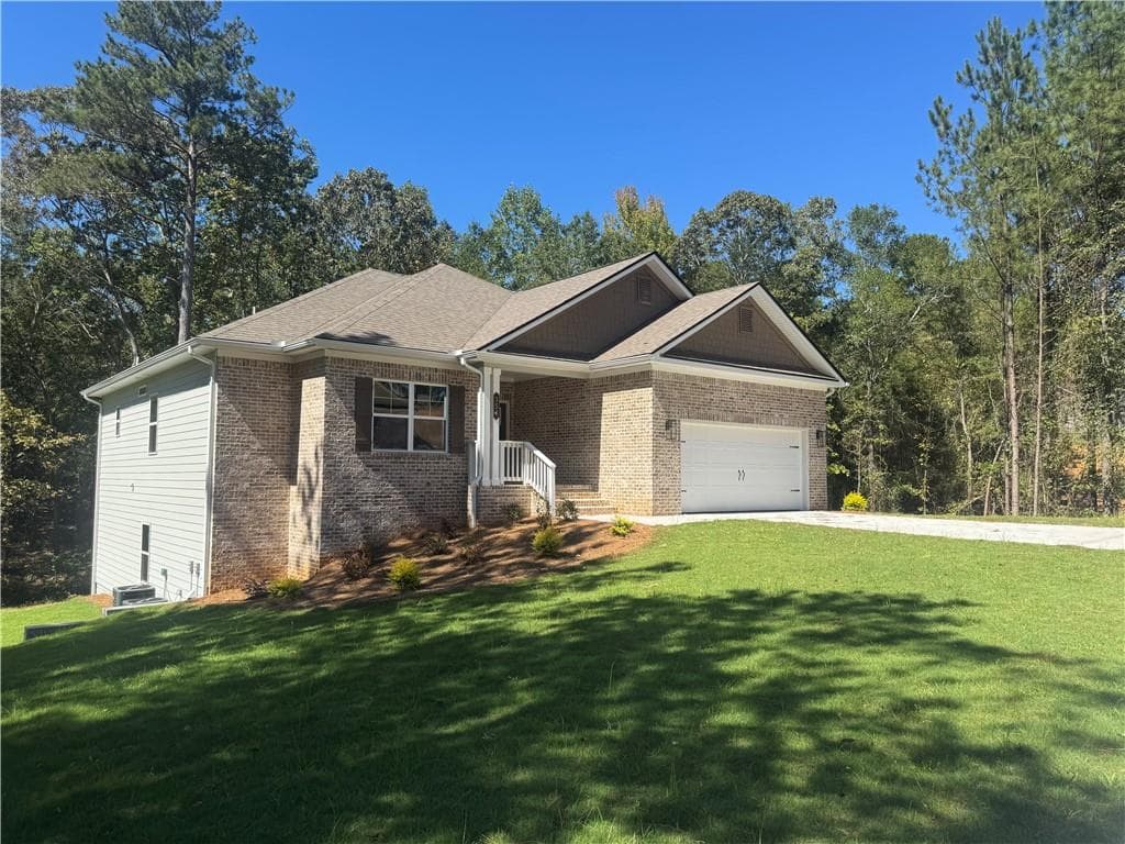 3 bedroom, 3 bathroom, 3,222 sq ft single family residence for sale at 354 Blackberry Court, Pendergrass, GA 30567 — photo 2