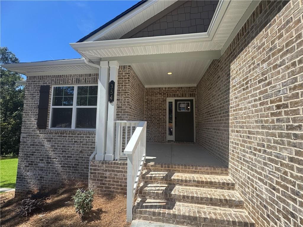 3 bedroom, 3 bathroom, 3,222 sq ft single family residence for sale at 354 Blackberry Court, Pendergrass, GA 30567 — photo 3