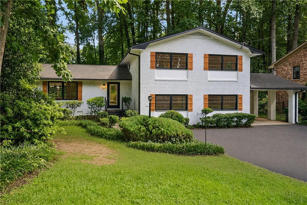 4 bedroom, 4 bathroom, 2,700 sq ft single family residence for sale at 3309 Chase Road, Atlanta, GA 30341 — photo 2