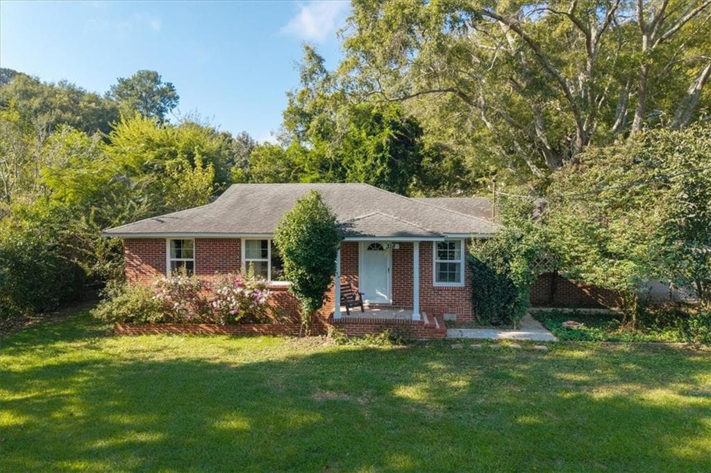 3 bedroom, 1 bathroom, 1,131 sq ft single family residence for sale at 318 State Route 20 Spur, Cartersville, GA 30121 — photo 1 of 36