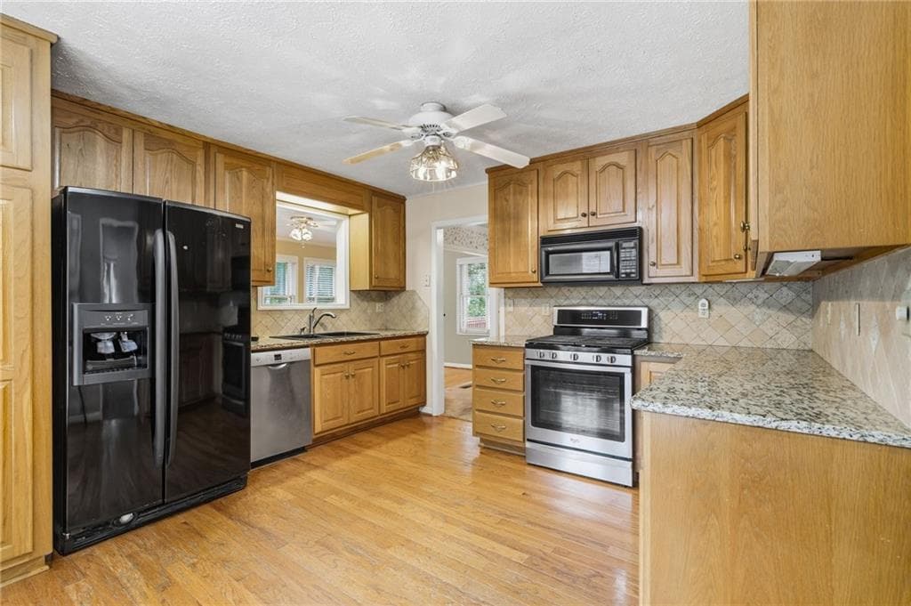 3 bedroom, 2 bathroom, 2,664 sq ft single family residence for sale at 1515 Kincaid Road, Marietta, GA 30066 — photo 6