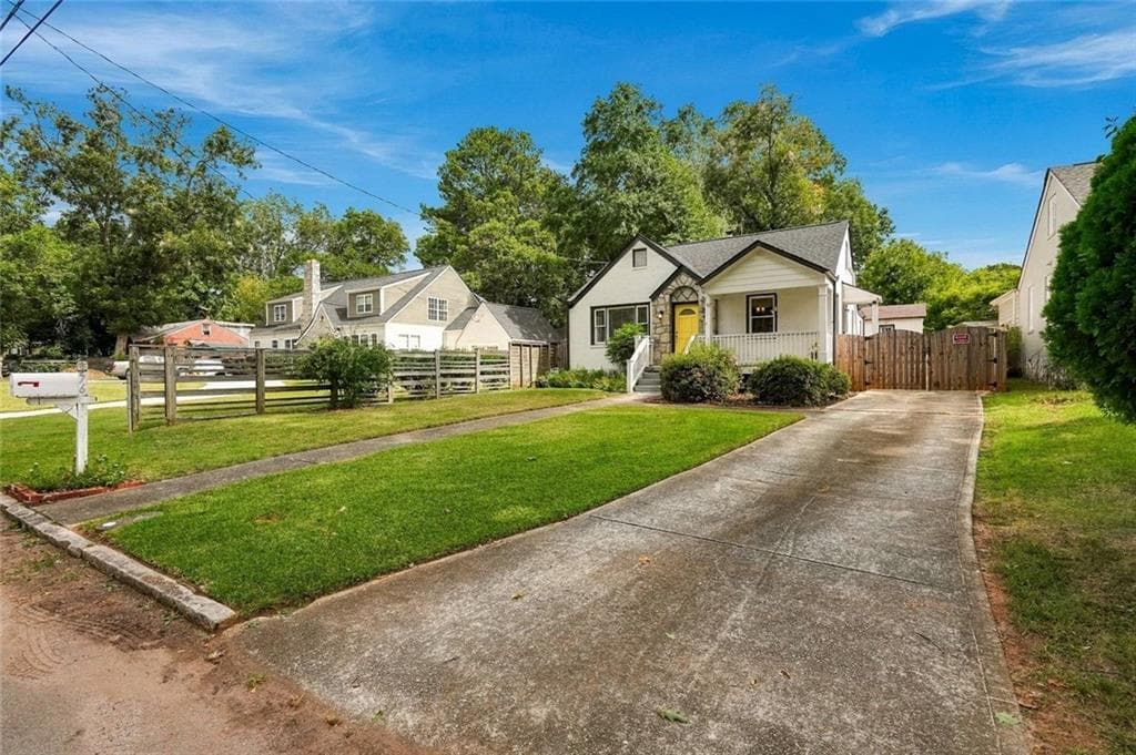 3 bedroom, 2 bathroom, 1,714 sq ft single family residence for sale at 376 Hooper Street, Atlanta, GA 30317 — photo 2