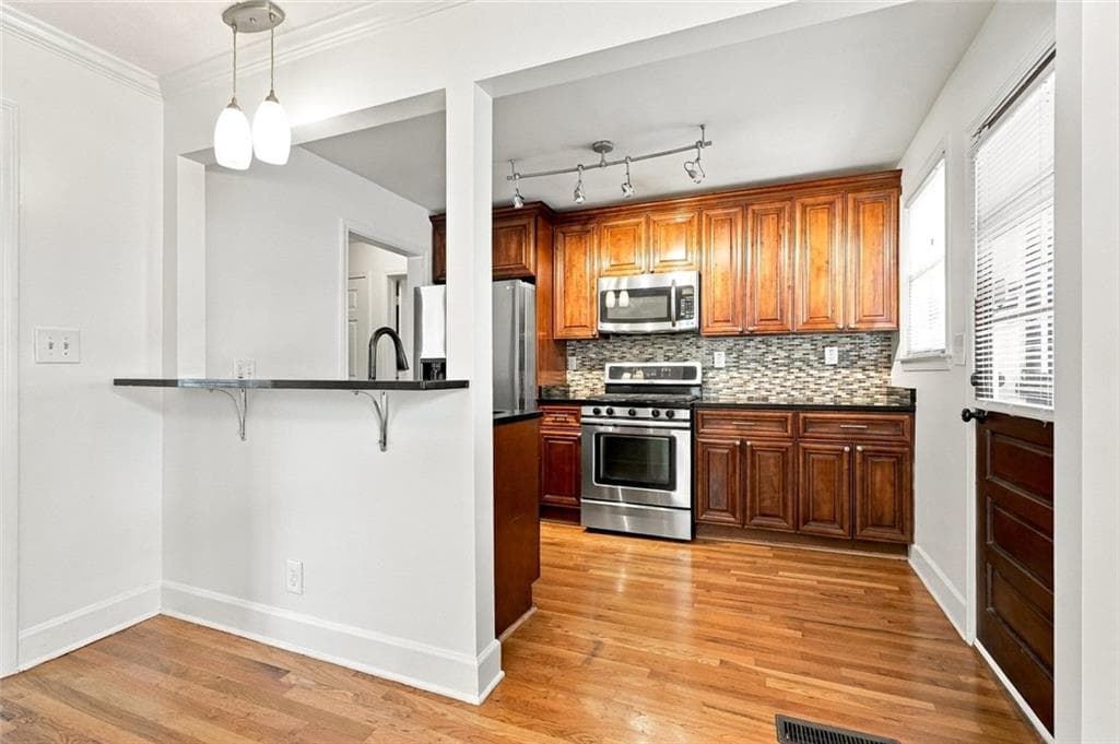 3 bedroom, 2 bathroom, 1,714 sq ft single family residence for sale at 376 Hooper Street, Atlanta, GA 30317 — photo 6