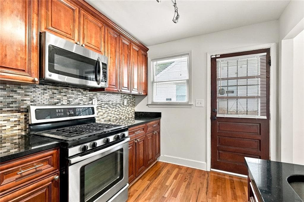 3 bedroom, 2 bathroom, 1,714 sq ft single family residence for sale at 376 Hooper Street, Atlanta, GA 30317 — photo 7
