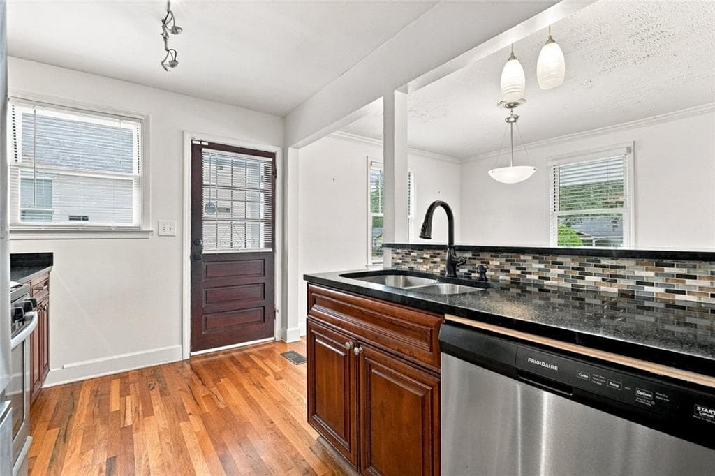 3 bedroom, 2 bathroom, 1,714 sq ft single family residence for sale at 376 Hooper Street, Atlanta, GA 30317 — photo 8