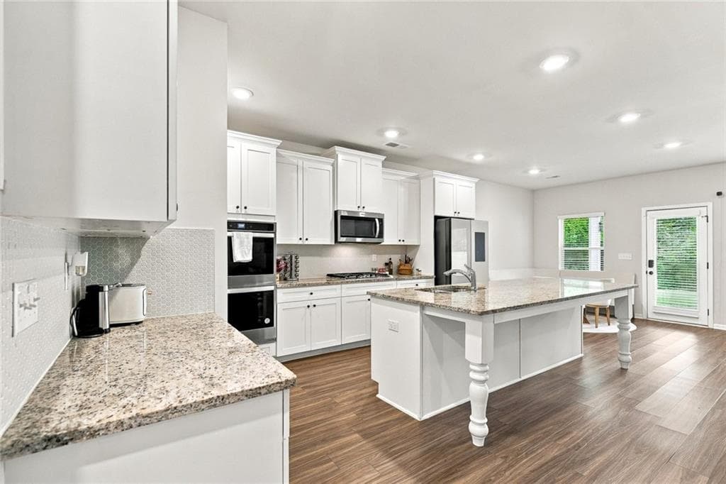 4 bedroom, 4 bathroom, 3,617 sq ft single family residence for sale at 408 Tavistock Court, Mcdonough, GA 30252 — photo 7