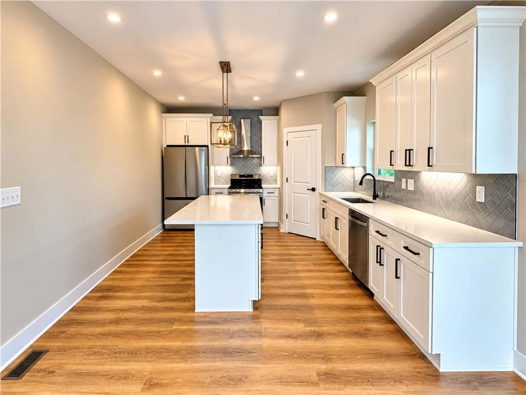 4 bedroom, 4 bathroom, 2,682 sq ft single family residence for sale at 191 Madison Street, Macon, GA 31201 — photo 3