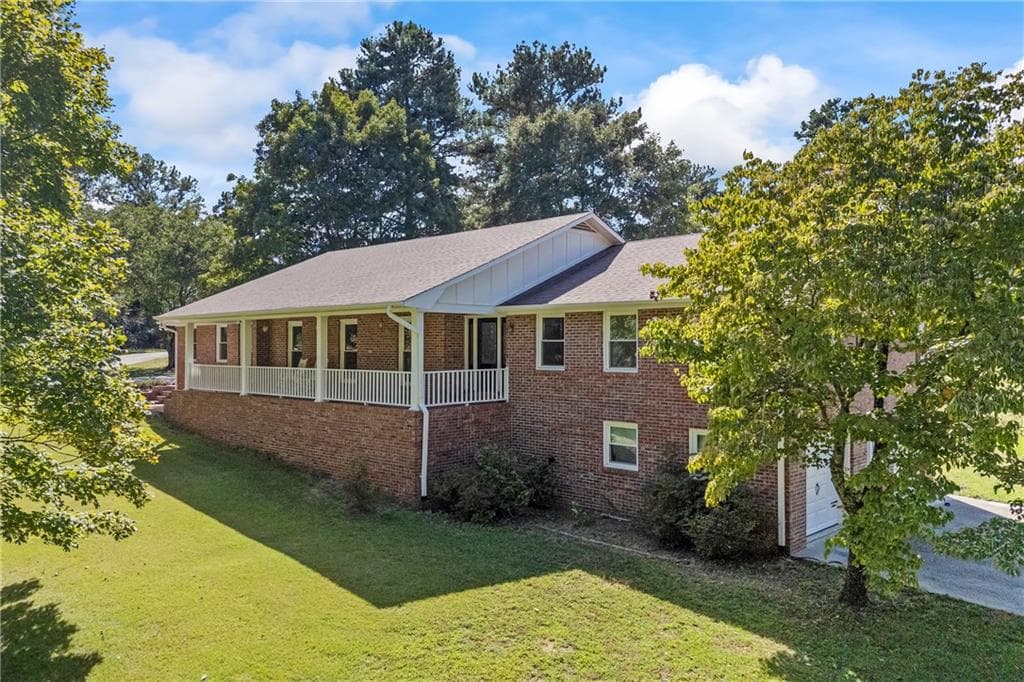 3 bedroom, 3 bathroom, 2,217 sq ft single family residence for sale at 2670 Ho Hum Hollow Road, Monroe, GA 30655 — photo 2