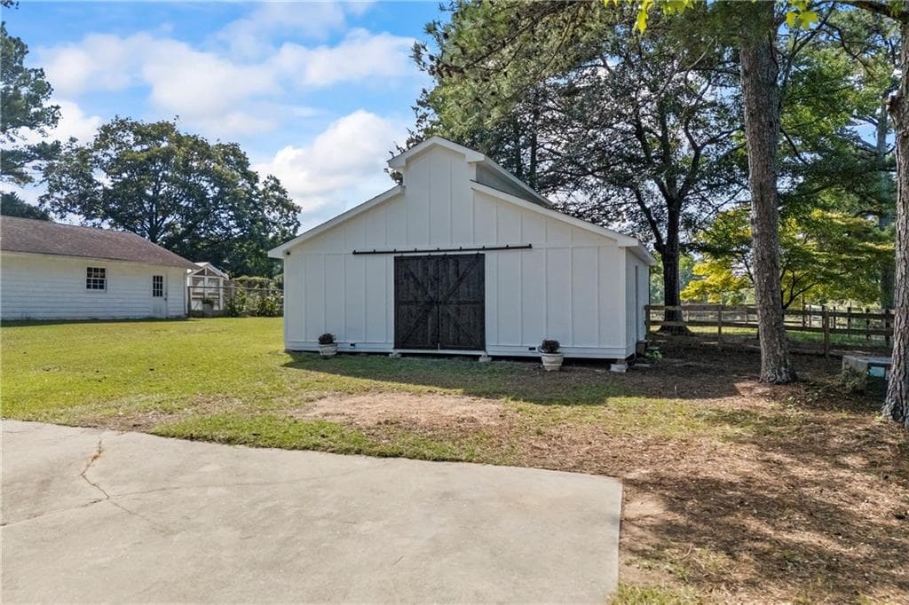 3 bedroom, 3 bathroom, 2,217 sq ft single family residence for sale at 2670 Ho Hum Hollow Road, Monroe, GA 30655 — photo 3