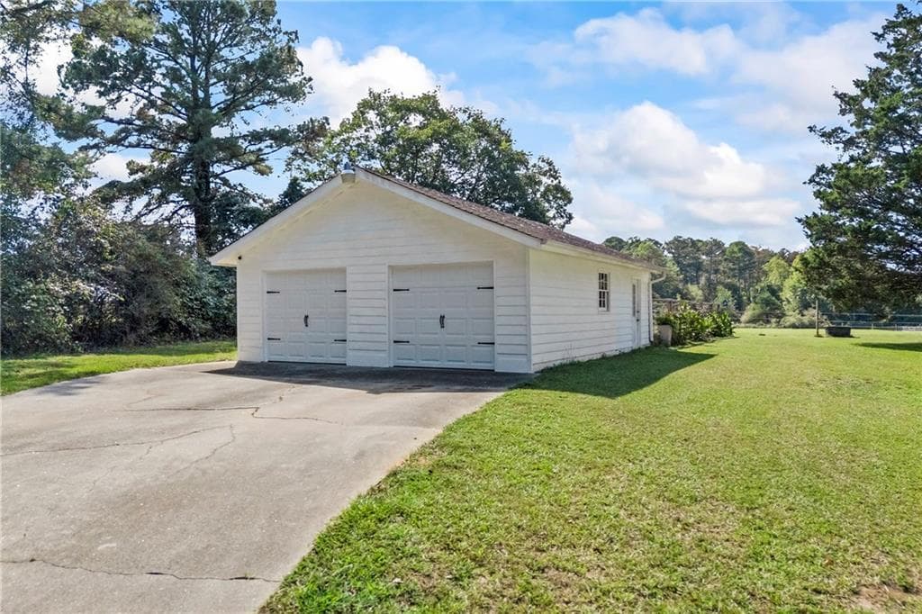 3 bedroom, 3 bathroom, 2,217 sq ft single family residence for sale at 2670 Ho Hum Hollow Road, Monroe, GA 30655 — photo 4