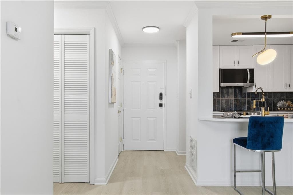 1 bedroom, 1 bathroom, 840 sq ft condominium for sale at 970 Sidney Marcus Boulevard 2203, Atlanta, GA 30324 — photo 6