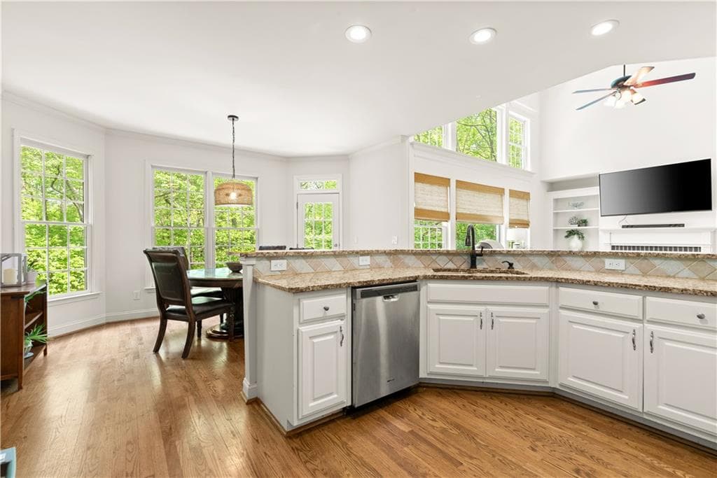 5 bedroom, 5 bathroom, 4,120 sq ft single family residence for sale at 4425 Woodside Court, Cumming, GA 30041 — photo 9