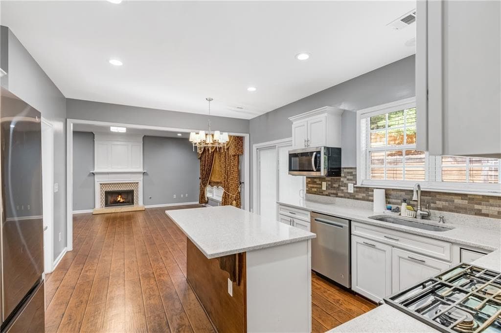 4 bedroom, 3 bathroom, 2,160 sq ft single family residence for rent at 554 Ashland Parkway, Woodstock, GA 30189 for $2,400 a month — photo 6
