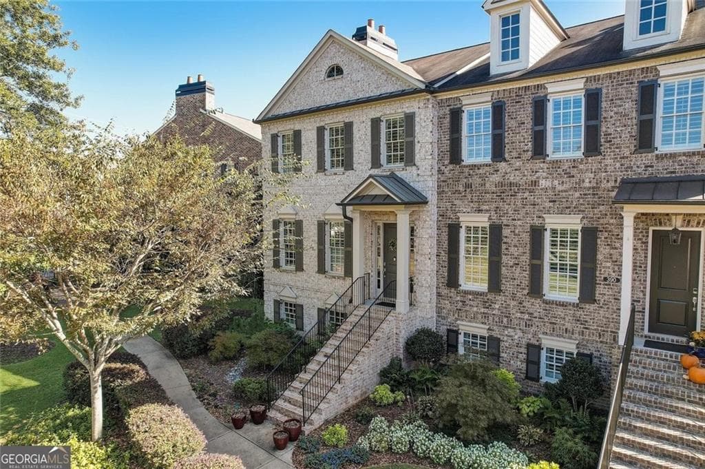 3 bedroom, 4 bathroom, 3,452 sq ft townhouse for rent at 380 Rose Garden Lane, Alpharetta, GA 30009 for $5,500 a month — photo 2