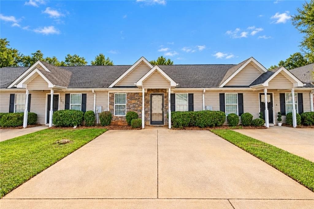2 bedroom, 2 bathroom, 1,092 sq ft townhouse for rent at 163 Harvest Court 163, Milledgeville, GA 31061 for $1,310 a month