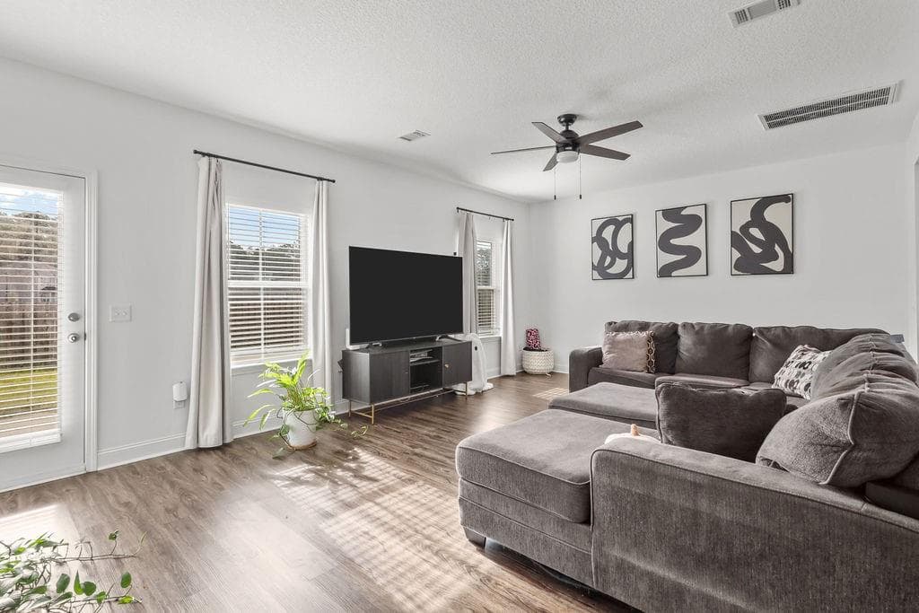 4 bedroom, 3 bathroom, 2,264 sq ft single family residence for sale at 871 Grayson Avenue, Hinesville, GA 31313 — photo 9