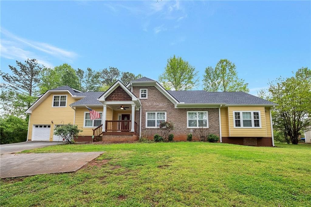 4 bedroom, 3 bathroom, 2,685 sq ft single family residence for sale at 4050 Old Fairburn Road, Atlanta, GA 30349