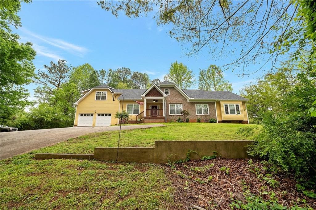 4 bedroom, 3 bathroom, 2,685 sq ft single family residence for sale at 4050 Old Fairburn Road, Atlanta, GA 30349 — photo 2
