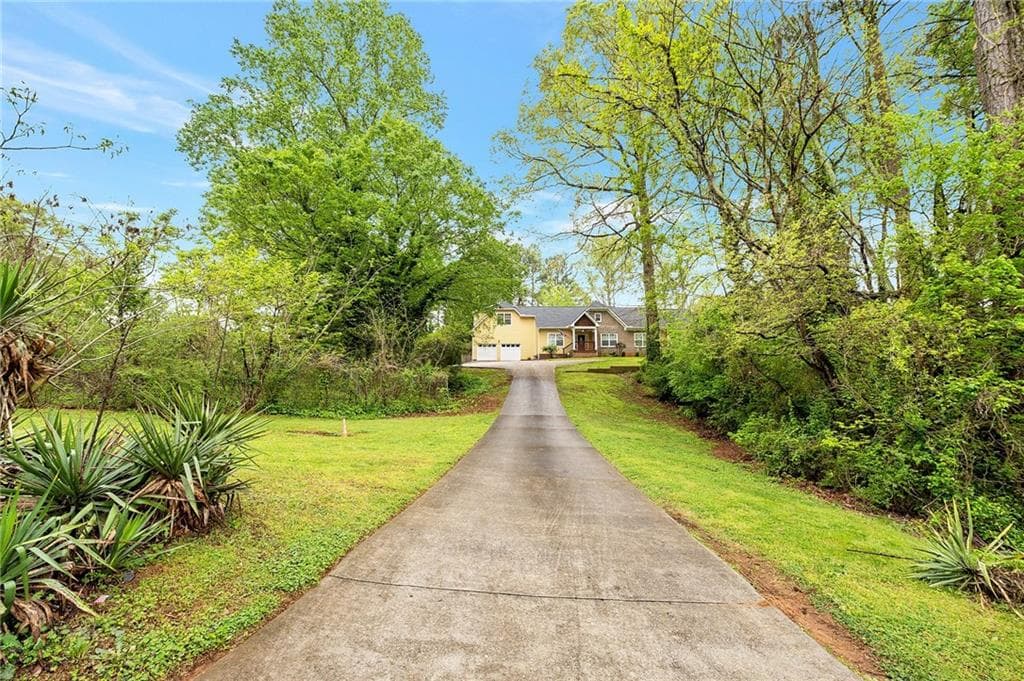 4 bedroom, 3 bathroom, 2,685 sq ft single family residence for sale at 4050 Old Fairburn Road, Atlanta, GA 30349 — photo 3