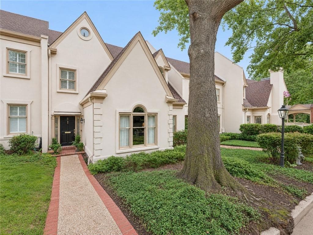 3 bedroom, 4 bathroom, 4,037 sq ft townhouse for sale at 2525 Peachtree Road 25, Atlanta, GA 30305