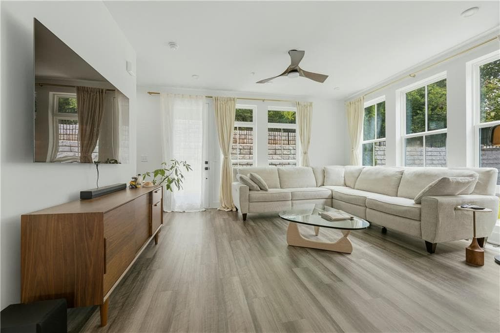 3 bedroom, 4 bathroom, 1,700 sq ft townhouse for sale at 1763 Beckham Place, Atlanta, GA 30324 — photo 3