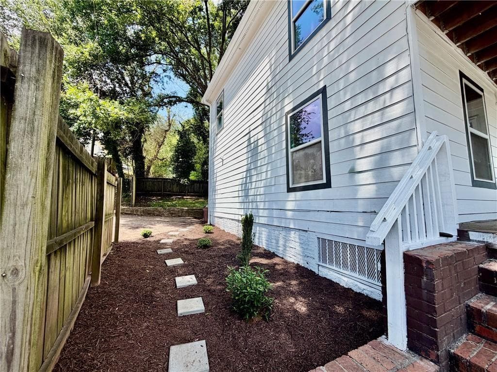 3 bedroom, 3 bathroom, 1,452 sq ft single family residence for sale at 1169 Mcdaniel Street, Atlanta, GA 30310 — photo 2