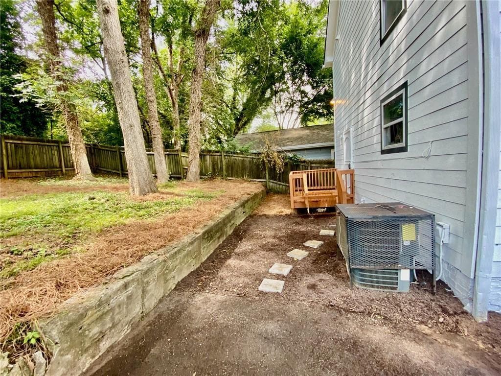 3 bedroom, 3 bathroom, 1,452 sq ft single family residence for sale at 1169 Mcdaniel Street, Atlanta, GA 30310 — photo 4