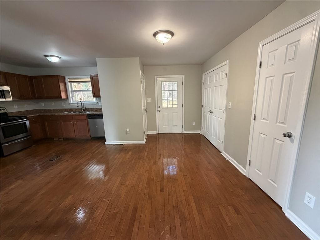 3 bedroom, 3 bathroom, 1,452 sq ft single family residence for sale at 1169 Mcdaniel Street, Atlanta, GA 30310 — photo 8