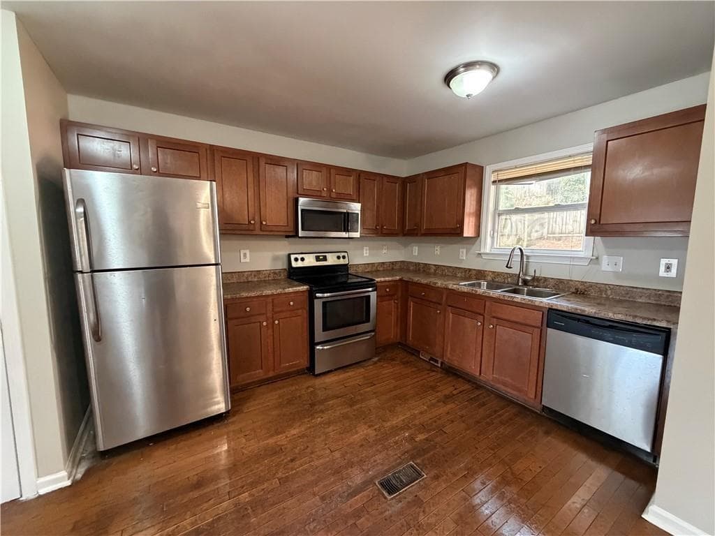 3 bedroom, 3 bathroom, 1,452 sq ft single family residence for sale at 1169 Mcdaniel Street, Atlanta, GA 30310 — photo 10