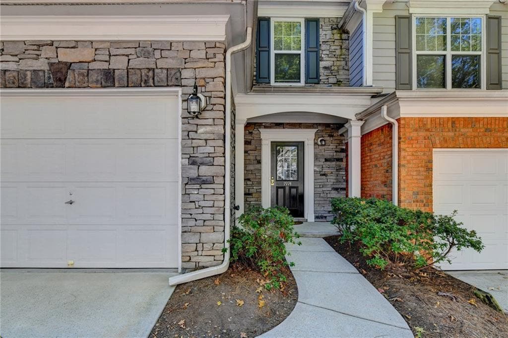3 bedroom, 3 bathroom, 1,615 sq ft townhouse for sale at 1974 Hailston Drive, Duluth, GA 30097 — photo 2