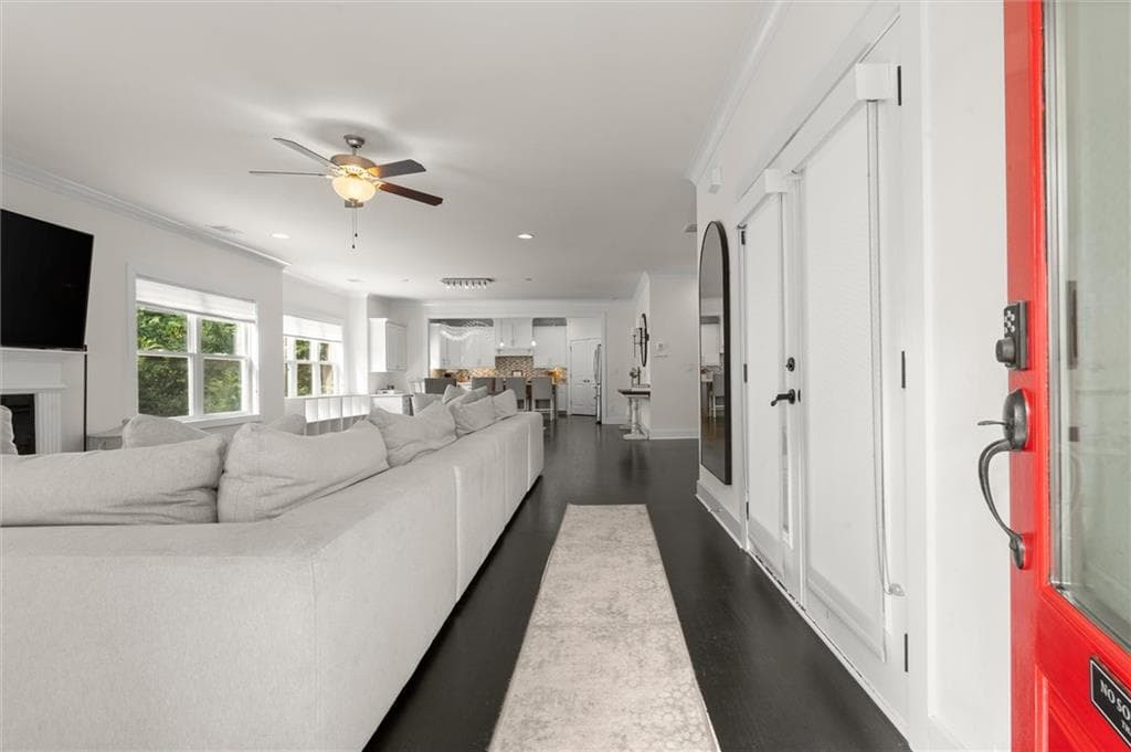 4 bedroom, 5 bathroom, 3,651 sq ft single family residence for sale at 1940 Park Chase Lane, Atlanta, GA 30324 — photo 2