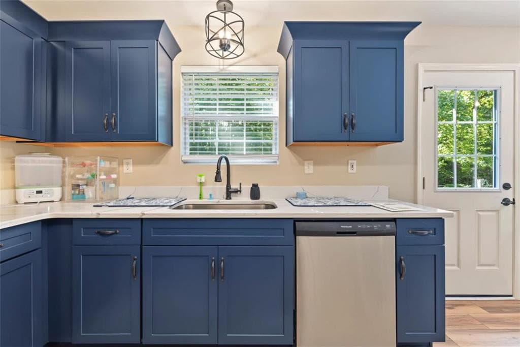 3 bedroom, 2 bathroom, 1,514 sq ft single family residence for sale at 290 Stony Brook Circle, Jackson, GA 30233 — photo 7