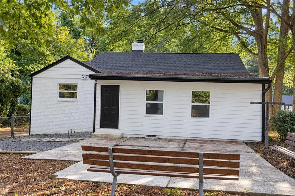 3 bedroom, 2 bathroom, 1,530 sq ft single family residence for sale at 2499 Sylvan Road, East Point, GA 30344 — photo 3