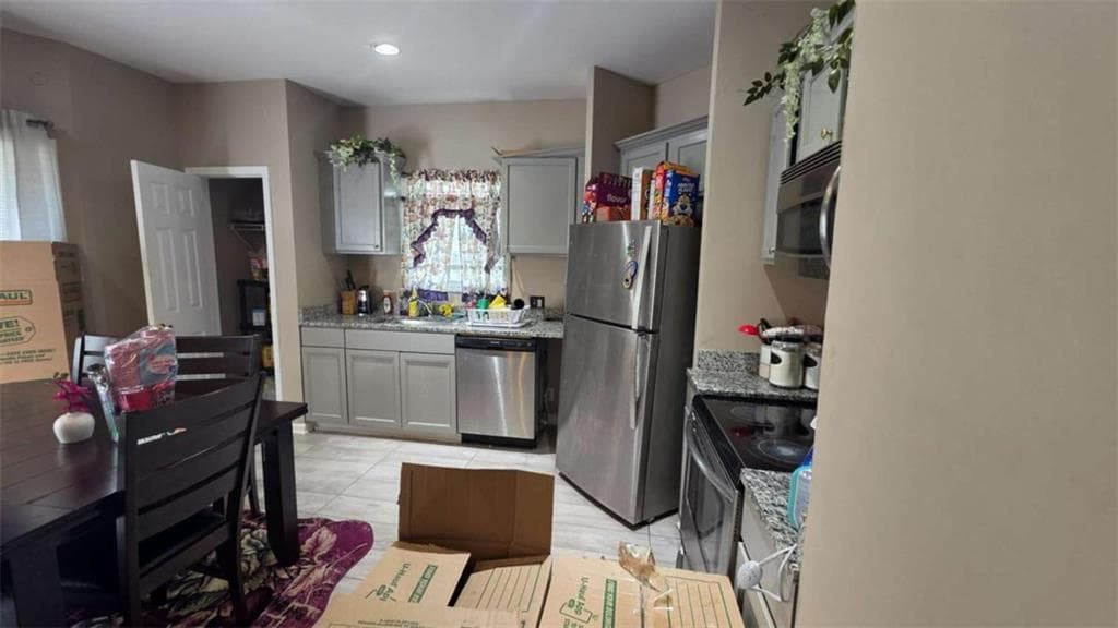 3 bedroom, 3 bathroom, 2,148 sq ft single family residence for sale at 1423 Metropolitan Parkway, Atlanta, GA 30310 — photo 6
