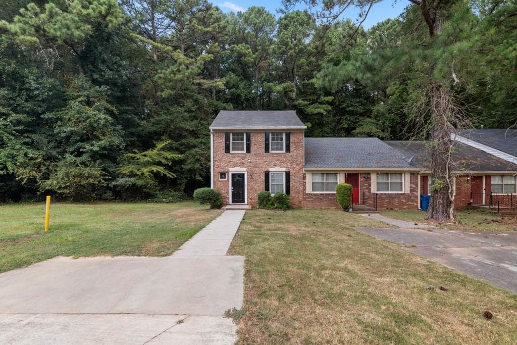 2 bedroom, 3 bathroom, 1,200 sq ft townhouse for rent at 7169 Williamsburg Drive, Riverdale, GA 30274 for $1,665 a month — photo 2
