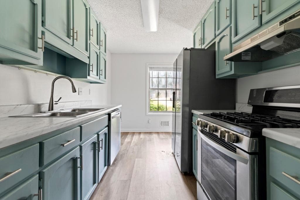 2 bedroom, 3 bathroom, 1,200 sq ft townhouse for rent at 7169 Williamsburg Drive, Riverdale, GA 30274 for $1,665 a month — photo 6