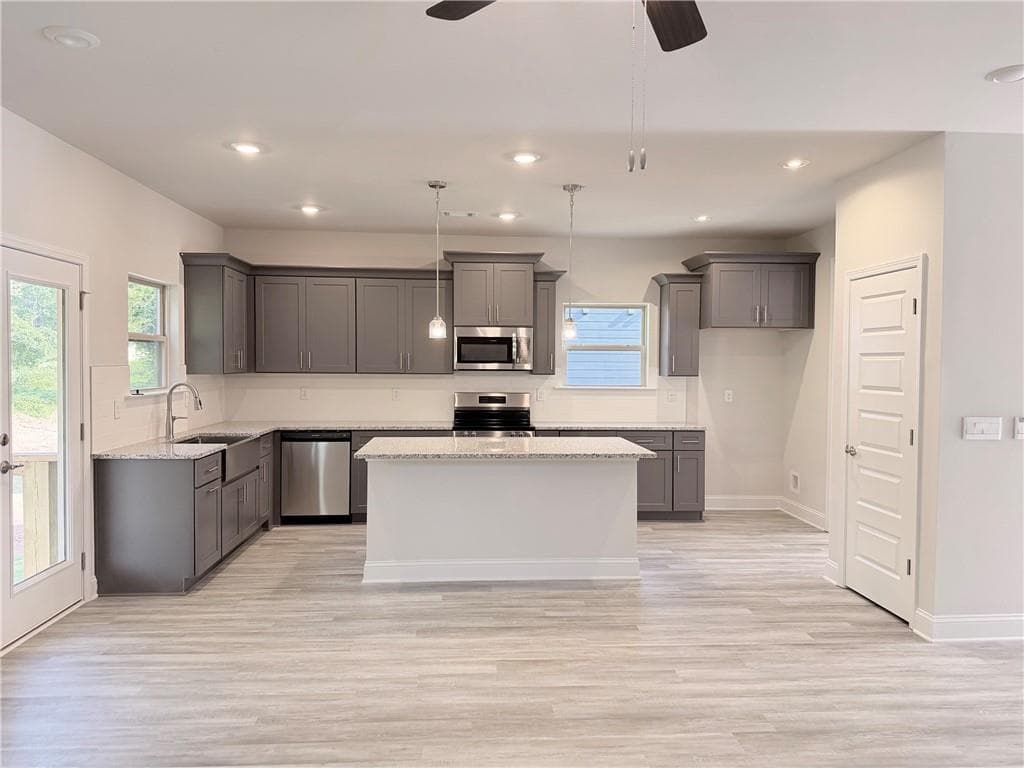 6 bedroom, 5 bathroom, 3,681 sq ft single family residence for sale at 442 Magnolia Grove Place, Cornelia, GA 30531 — photo 10